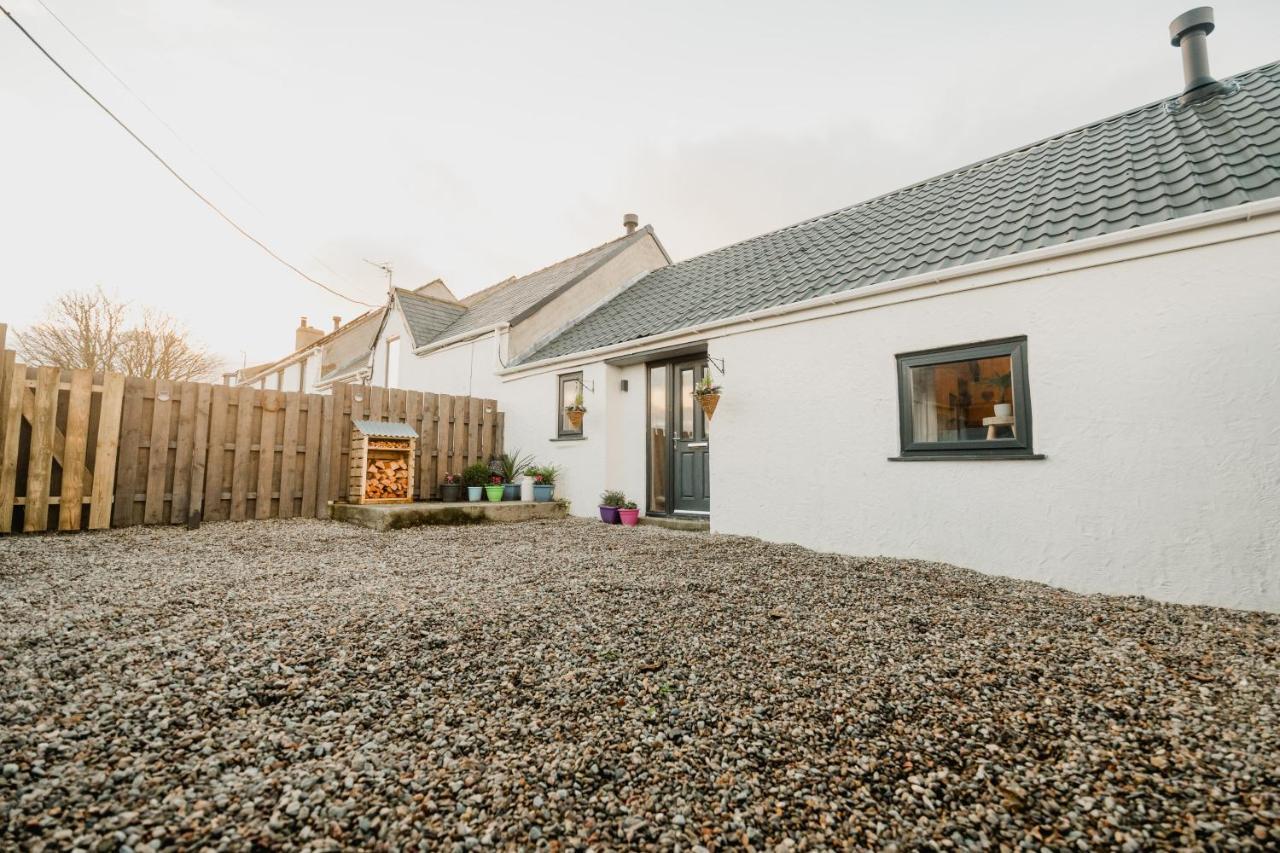 Villa The Cow Shed At Pencraig Holyhead Esterno foto