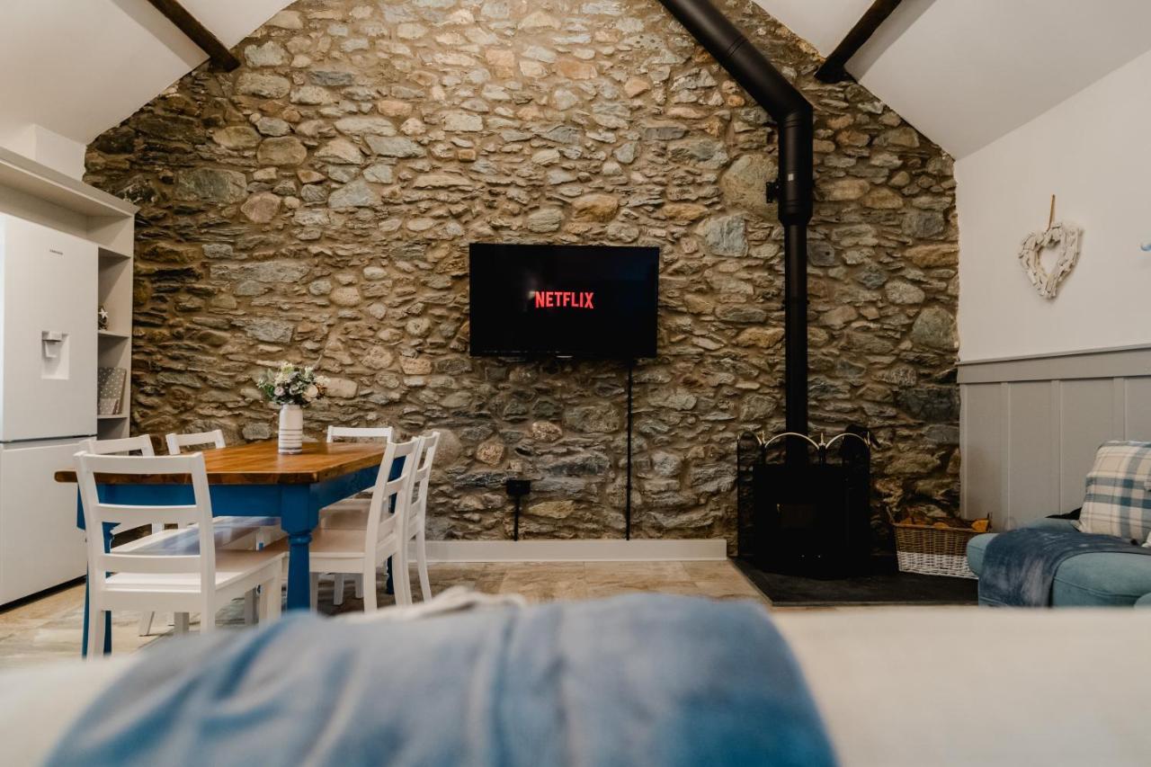 Villa The Cow Shed At Pencraig Holyhead Esterno foto